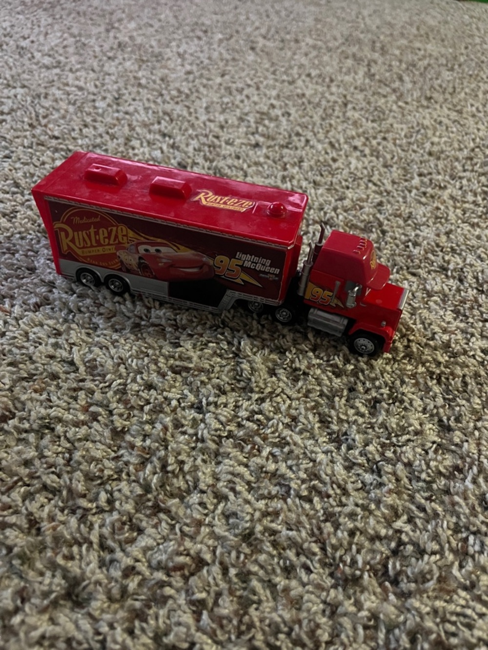 Disney Red Lightning McQueen Rig Transport Truck Toy